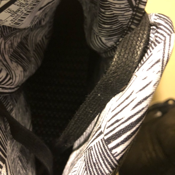 Shoes - Picture 7 of 8